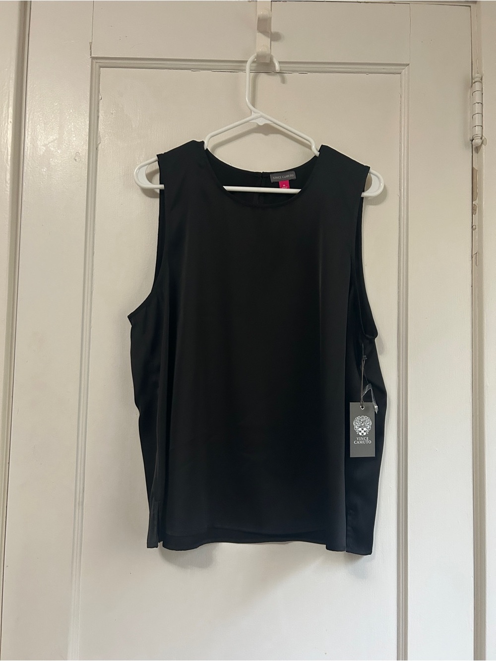 NWT!! Women’s Vince Camuto Black Sleeveless Blouse - Size XL